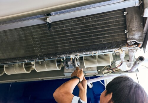 Air-,Con,Technician,Repairing,Or,Fixing,Air,Conditioner
